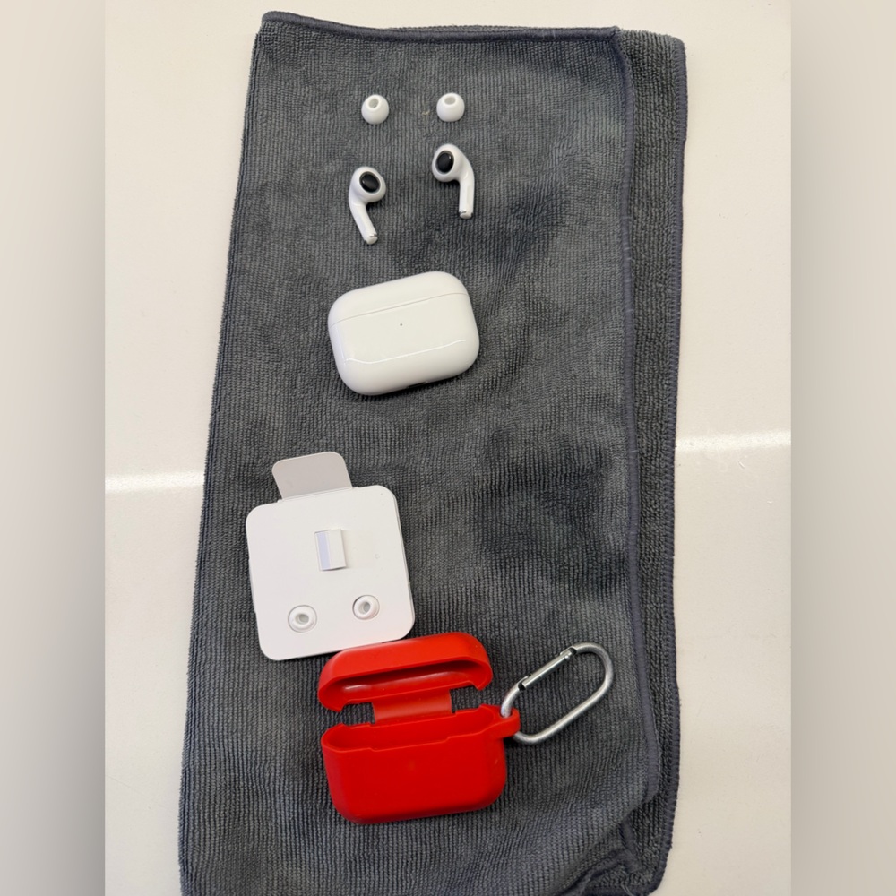 AirPod Pros 1st Gen - Wireless Earbuds with Case